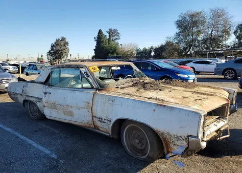 1964 Pontiac Grand Prix z USA, uszkodzony, nr VIN 894S37998